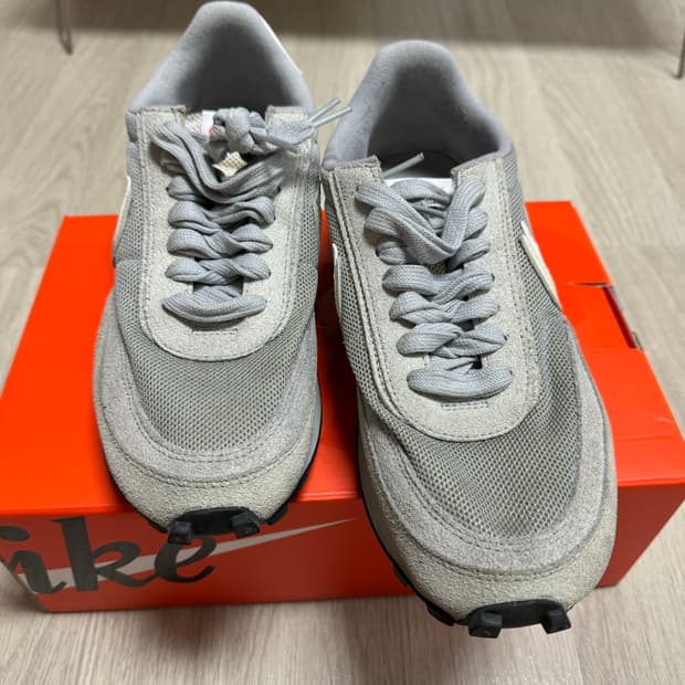 나이키 사카이 프라그먼트 와플 라이트