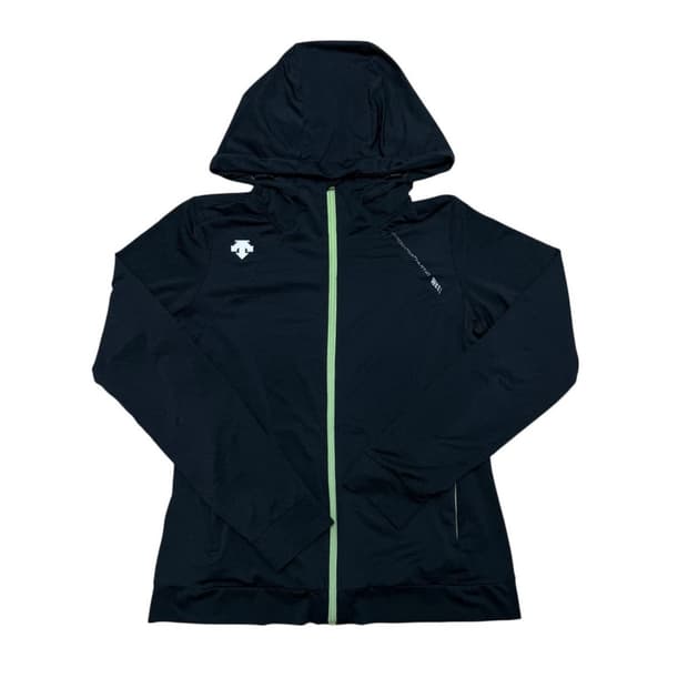 데상트 바람막이