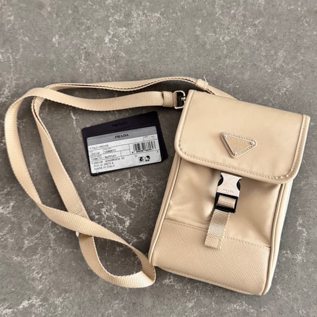 프라다 리나일론 스마트폰 백