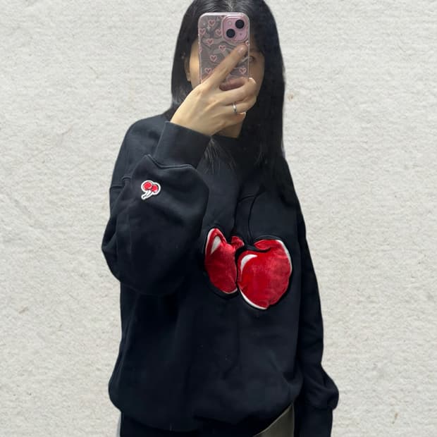 KIRSH 빅체리 벨벳 아플리케 맨투맨