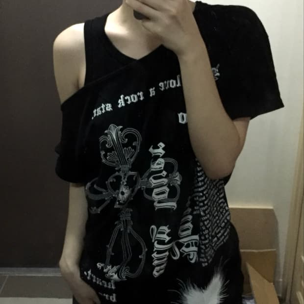 BLACK LOVER ONE SHOULDER T-SHIRTS