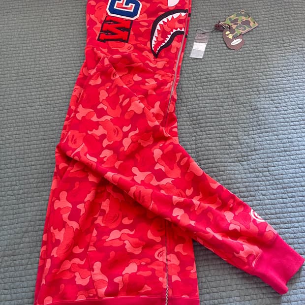 베이프 청담 매장판 익스클루시브 한정판 레드 카모 샤크 집업(XL)급처