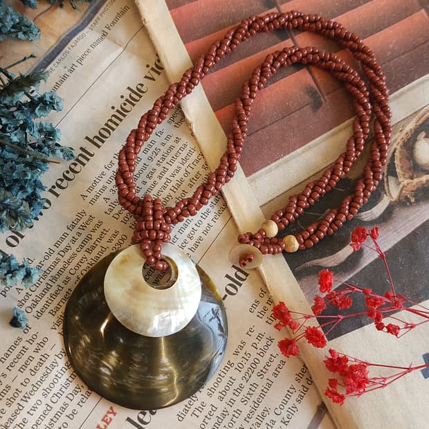 90s 프랑스 빈티지 쥬얼리 에스닉 레드문 자개 목걸이 보헤미안 스타일