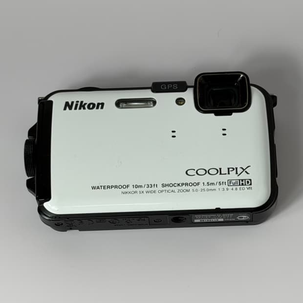 니콘 aw100 화이트 디카 (lcd하자)