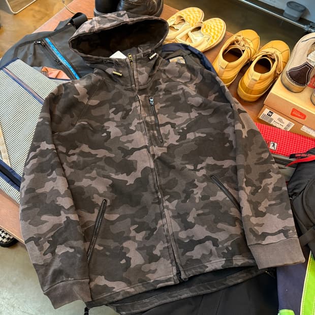 빔즈 하트 다크 우드랜드 카모플라쥬 후드집업자켓