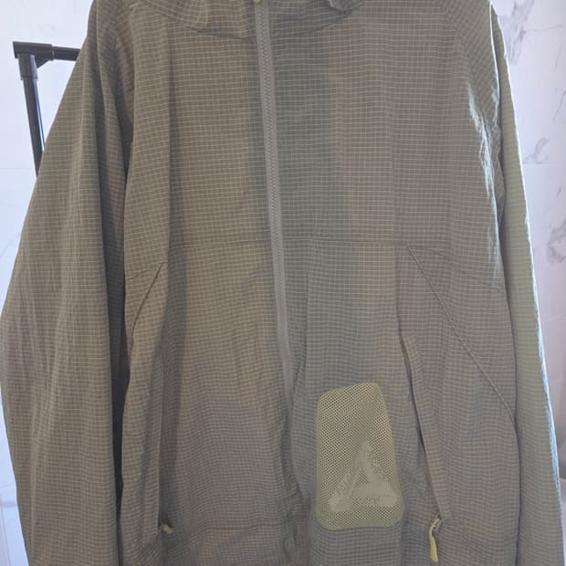 팔라스 바람막이