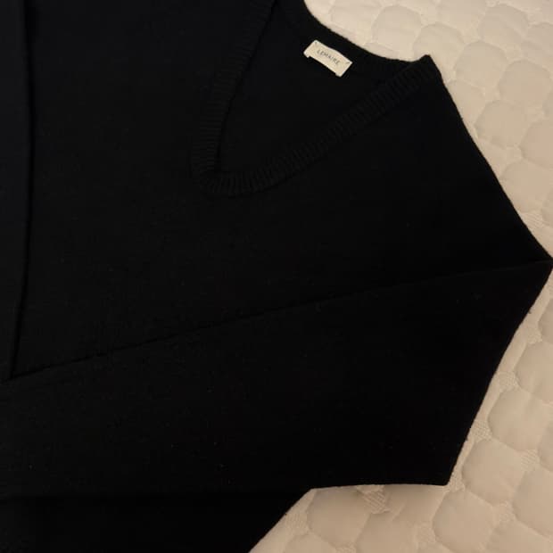 르메르 브이넥 니트