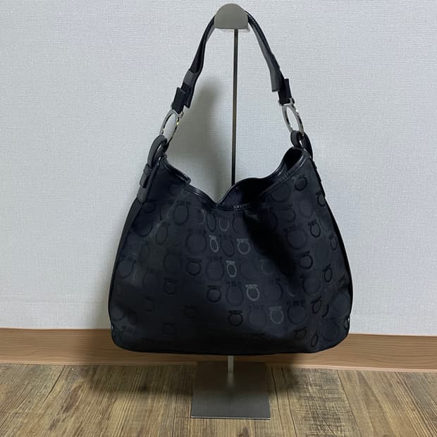 살바토레 페라가모 간니치 로고 호보백