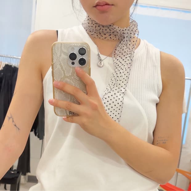 dot triangle scarf (gray)