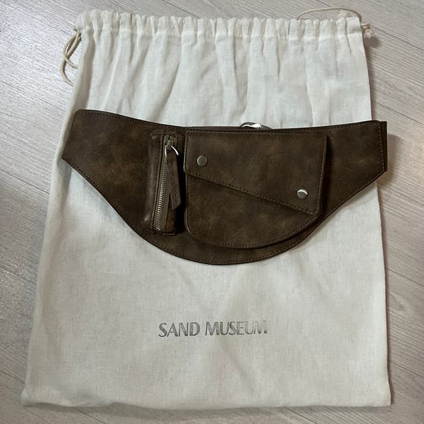 샌드뮤지엄 불렛 벨트백