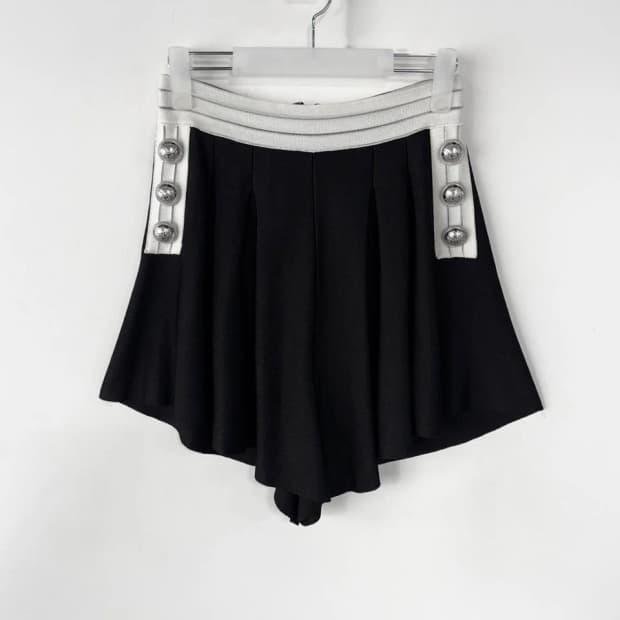 발망 BALMAIN 메탈 로고 버튼 쇼츠