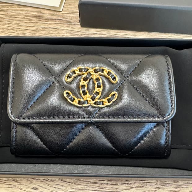 샤넬19 똑딱이 카드지갑 블랙 새제품 AP1790