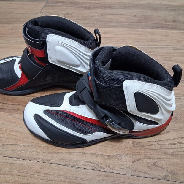 엘프 바이크부츠 elf 오토바이슈즈 265  42 8과 2분의1 

