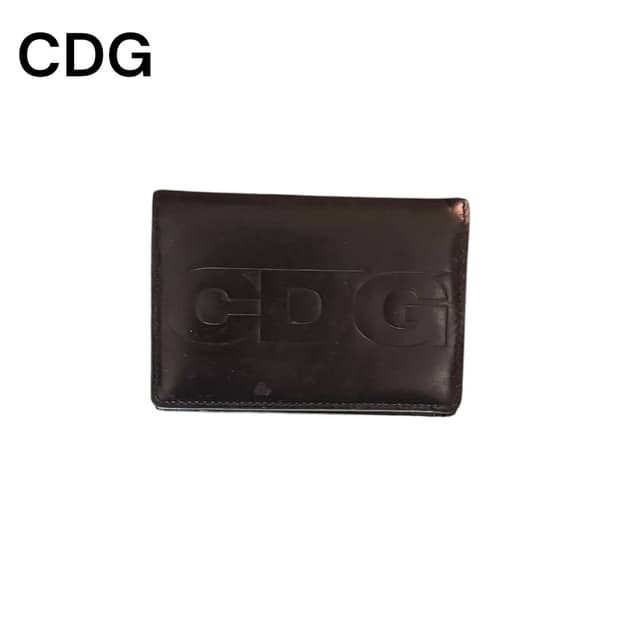 꼼데가르송 엠보스 로고 지갑 블랙