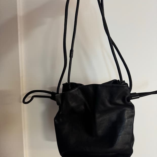 코스 cos 블랙 소가죽 숄더백