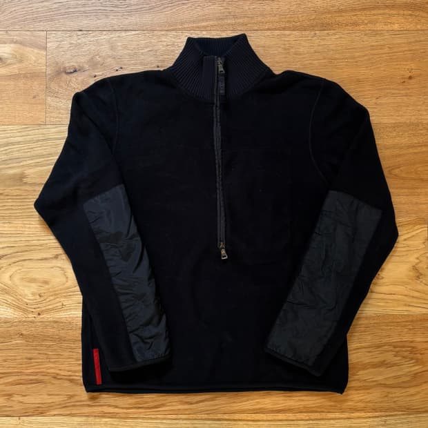 프라다스포츠 플리스 하프집업