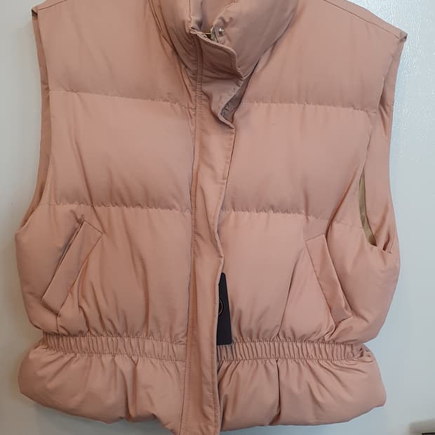 패딩조끼 프리사이즈55-66 상태최상입니다 
