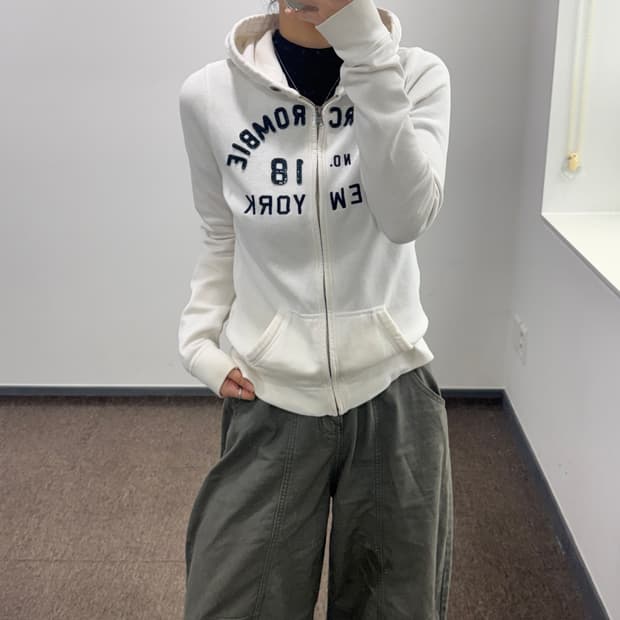 Abercrombie 아베크롬비 네이비 스펠아웃 로고 화이트 후드집업