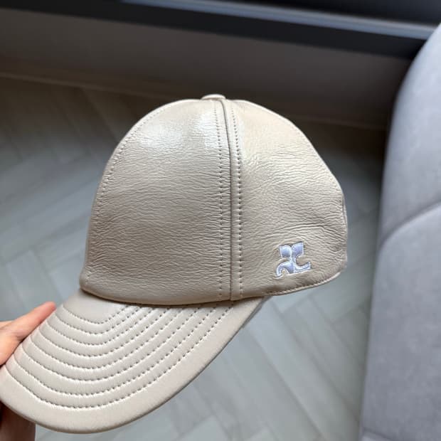 꾸레쥬 유광 볼캡 멜란지 그레이 