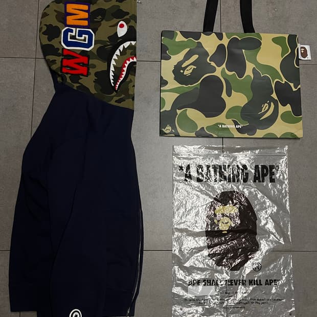 새상품급) 베이프 다크블루 반카모 샤크 후드집업