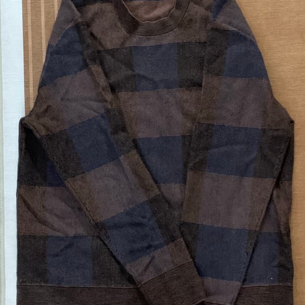 유니클로 브라운 스트라이프 니트