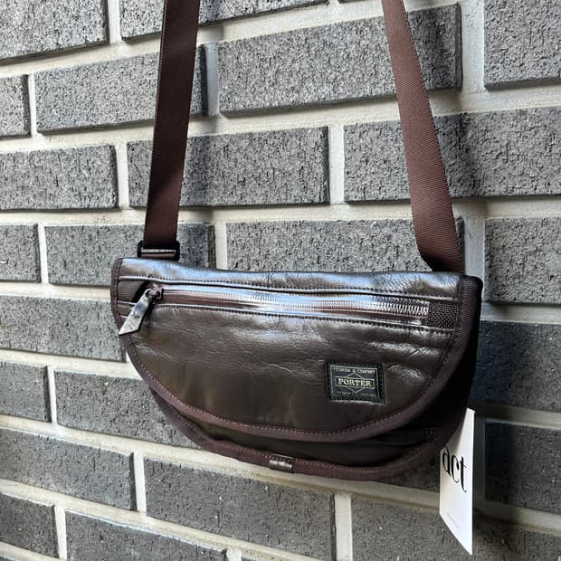 포터 가죽 크로스백 다크브라운