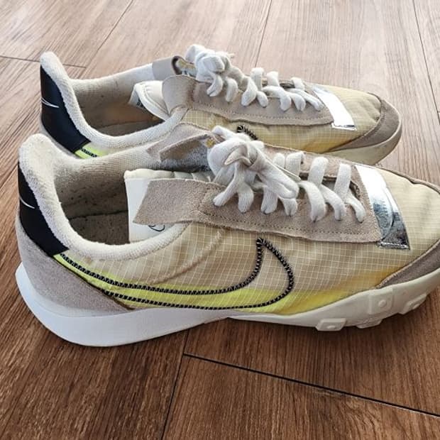 나이키 와플레이서 2X 써밋화이트 볼트 DC4467-100(365)