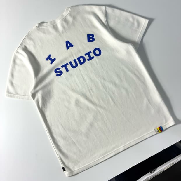 IAB studio 아이앱 스튜디오 스펠아웃 화이트 반팔티