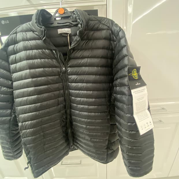 스톤아일랜드 룸우븐 경량패딩 3xl 블랙 판매합니다