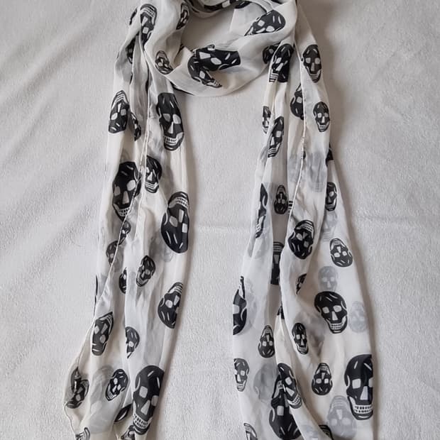 빈티지 y2k 00s 펑크 해골 스컬 머플러