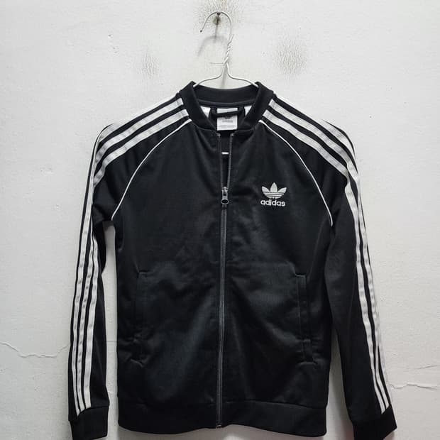 아디다스 슈퍼스타 트랙탑 140