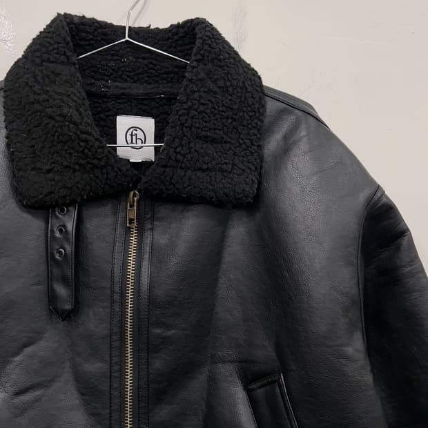 오프룩 양털 하이넥 비건레더 무스탕