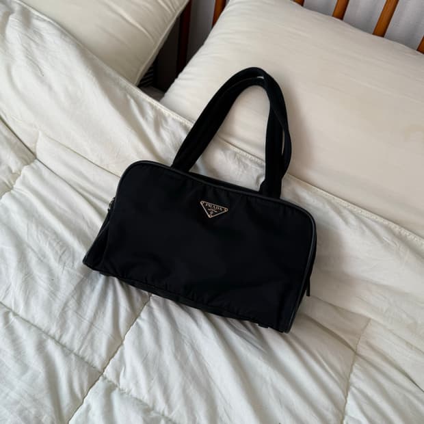 정품 프라다 블랙 나일론 토트백