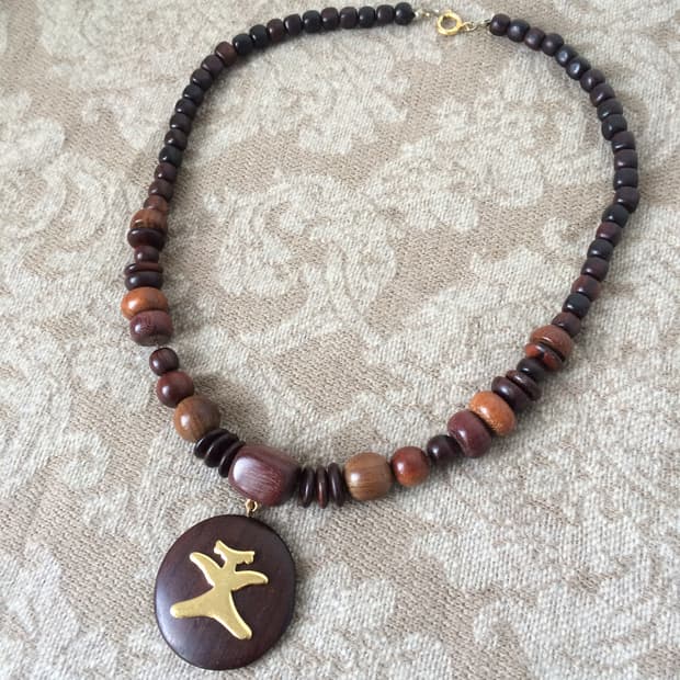 wood pendent neck lace