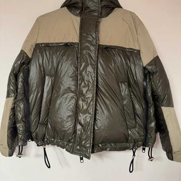 SACAI 사카이 다운 점퍼 카키 베이지