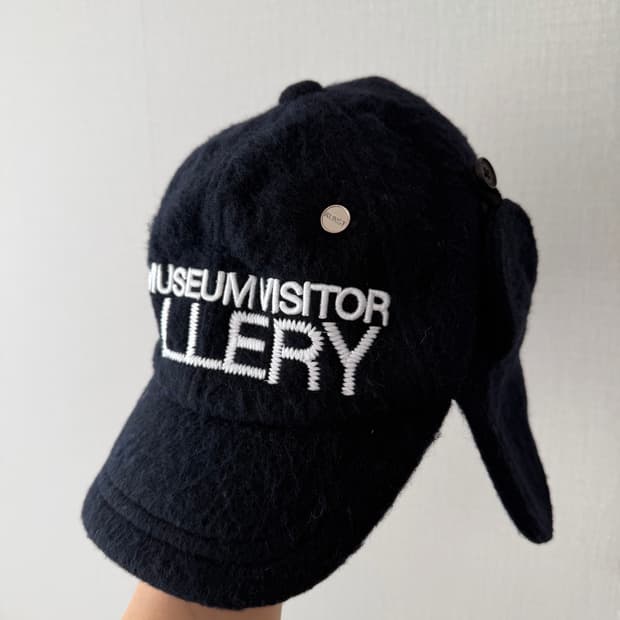 더뮤지엄비지터 모자