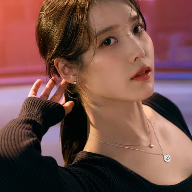 아이유 픽 제이에스티나 코인목걸이