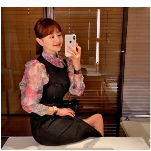 임블리 시스루 플라워 블라우스