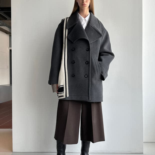 로우클래식 와이드 칼라 피 코트