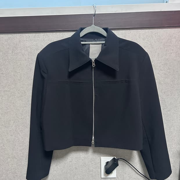 클로 블랙 크롭 자켓