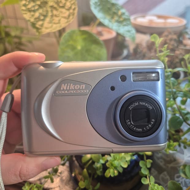 NIKON coolpix 2000
