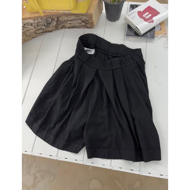 MM6 Maison Margiela Pleated Shorts