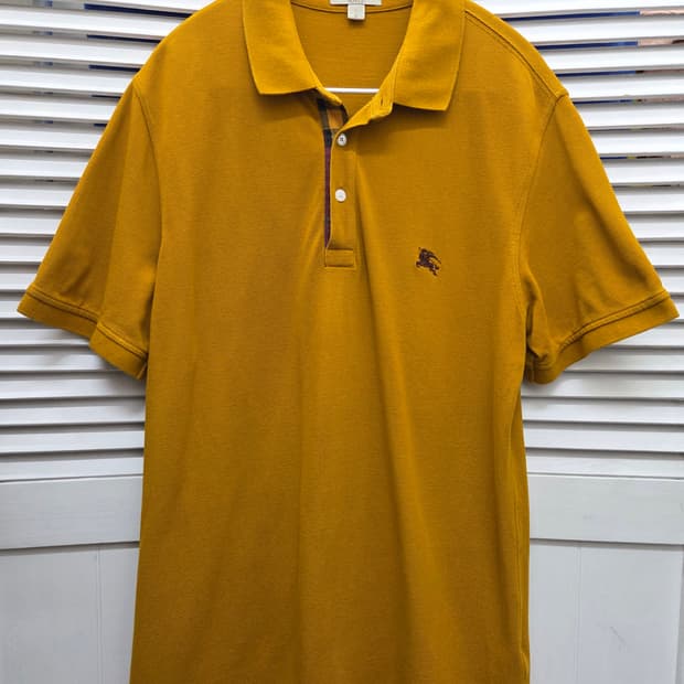 버버리 브릿 머스타드 카라 티셔츠