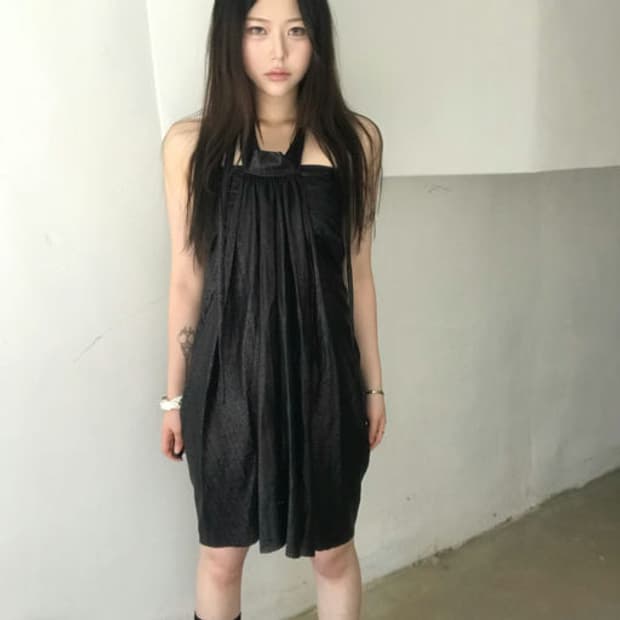 릭 오웬스(Rick Owens) 글리터 메탈릭 홀터넥 드레이프 원피스