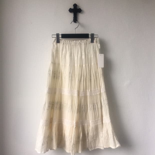 Ethnic mood embroidery layer long skirt