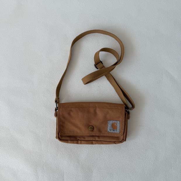 칼하트(Carhartt) 미니 크로스백