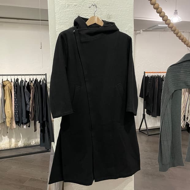 요지야마모토 비대칭 후디드 코트