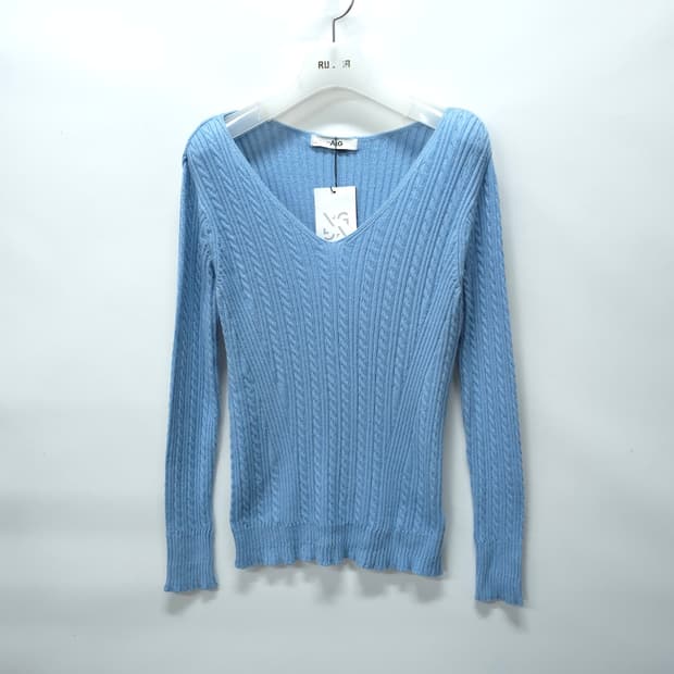 (새상품) AtG 간절기 브이넥 니트 (66~77)