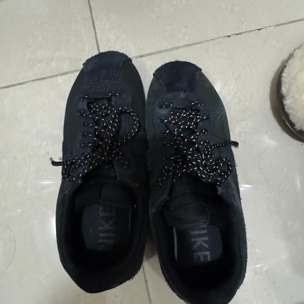 나이키 코르테즈 블랙 스웨이드 245