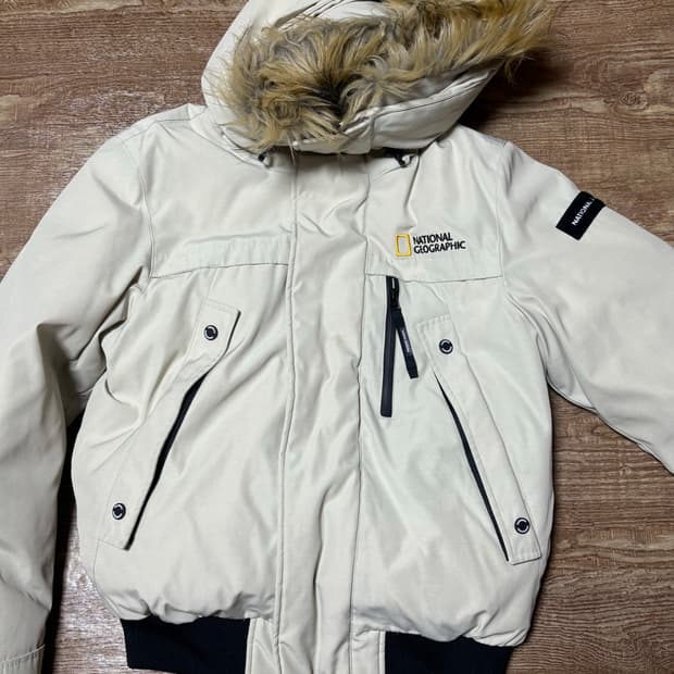 내셔널지오그래픽 패딩 95사이즈 베이지